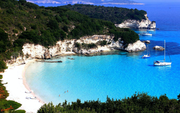 charter a yacht in the greek islands