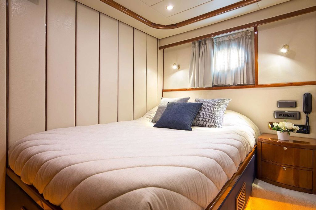 DREAM B - Boat Images