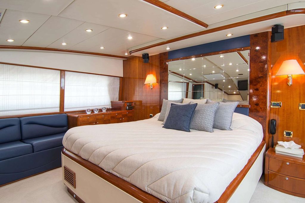 DREAM B - Boat Images
