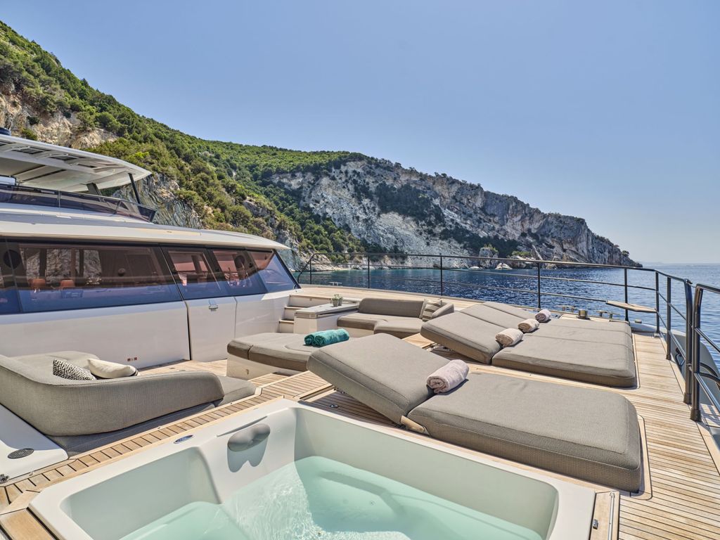 CHRISTAL MIO 80 - Boat Images