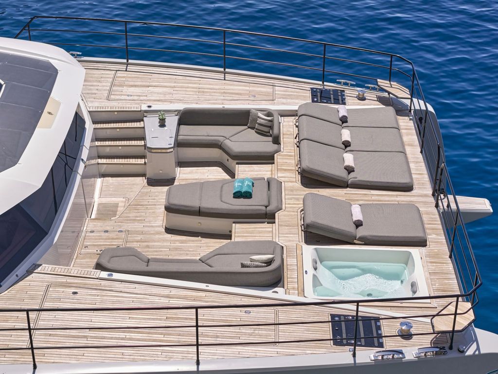 CHRISTAL MIO 80 - Boat Images