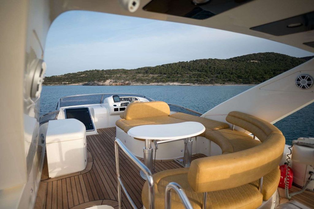 ESTIA ZEUS - Boat Images