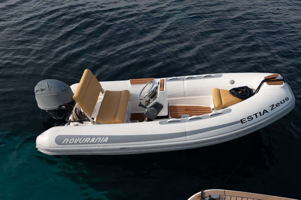 ESTIA ZEUS - Boat Images