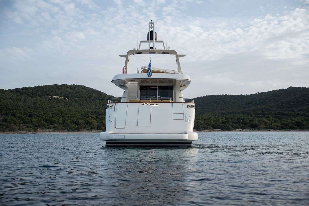 ESTIA ZEUS - Boat Images
