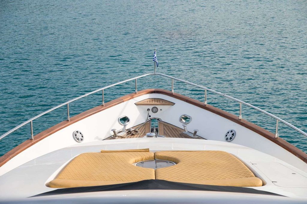 ESTIA ZEUS - Boat Images