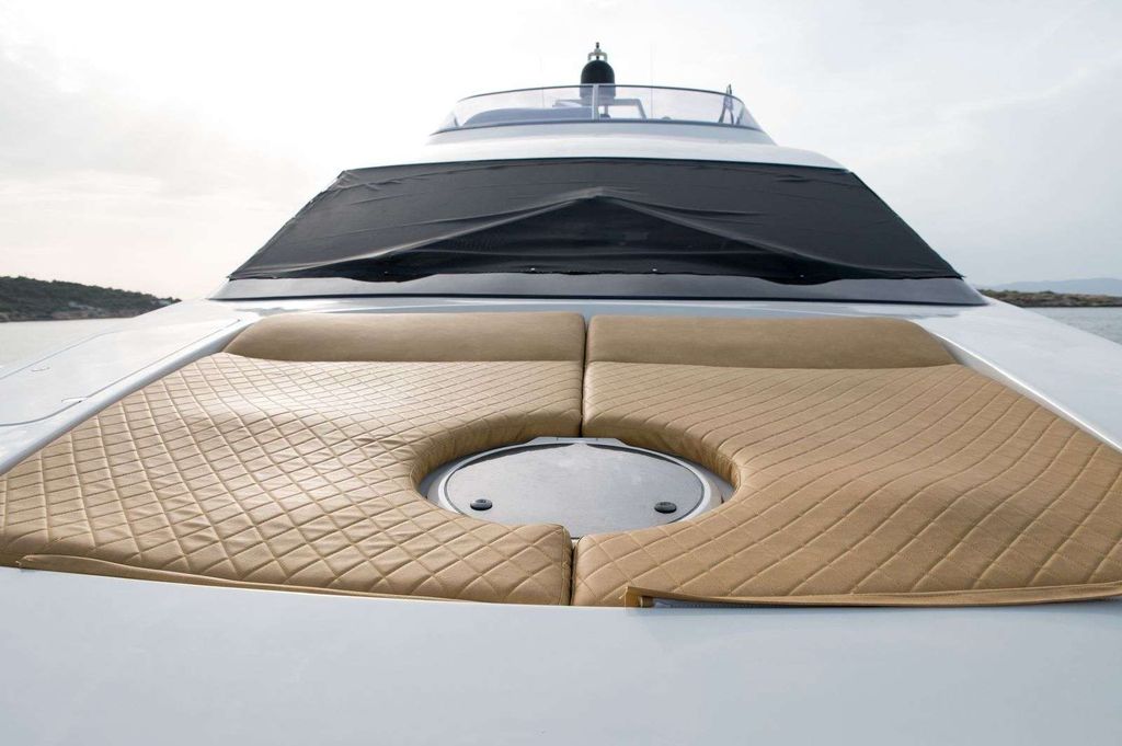 ESTIA ZEUS - Boat Images