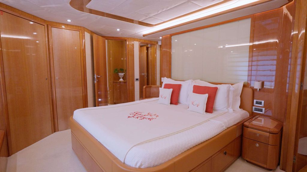 NATASSA ( ex LADY NATASA) - Boat Images