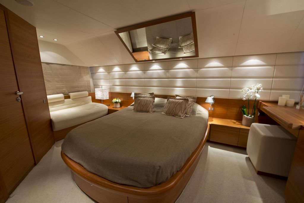 JULY - Boat Images