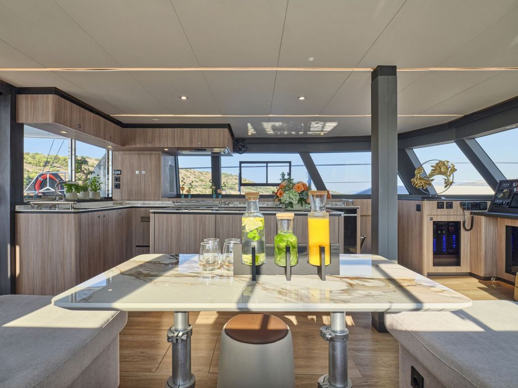 ANDARE OLTRE - Boat Images
