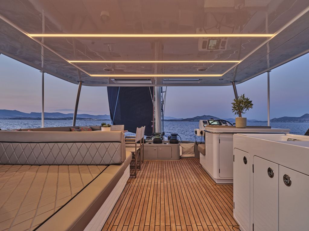 ANDARE OLTRE - Boat Images