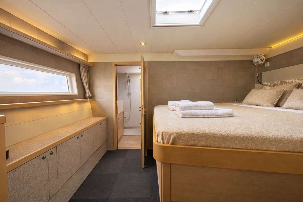 ROYAL DESTINY - Boat Images