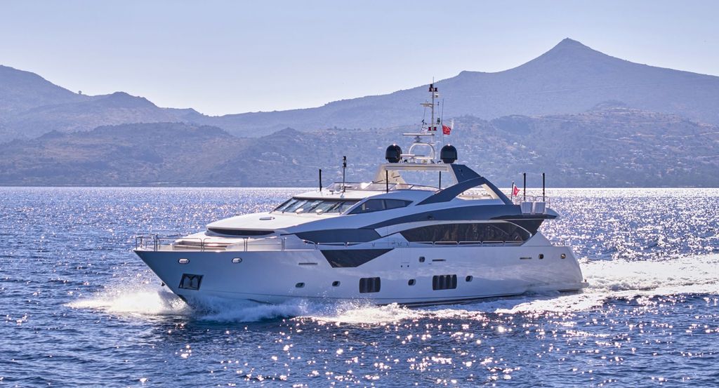 BLADE I - Boat Images
