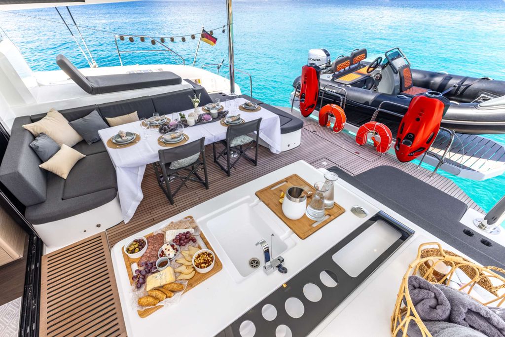 VALINOR - Boat Images