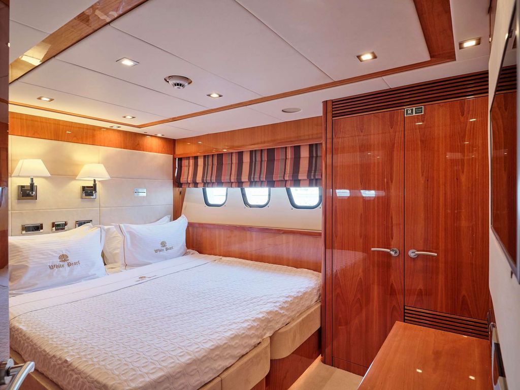 WHITE PEARL I - Boat Images