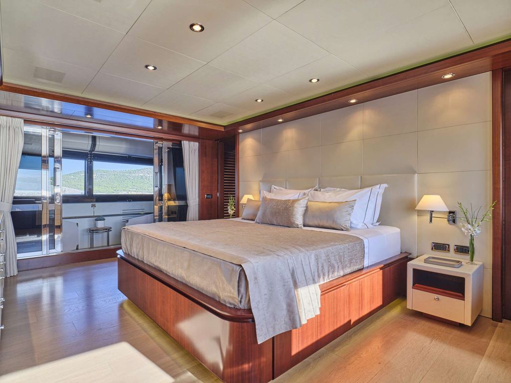 PALATIAL - Boat Images