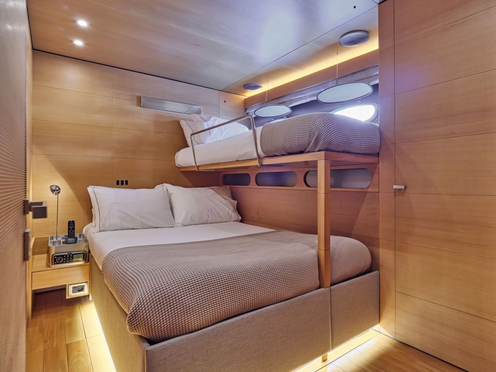 NOT GUILTY III - Boat Images