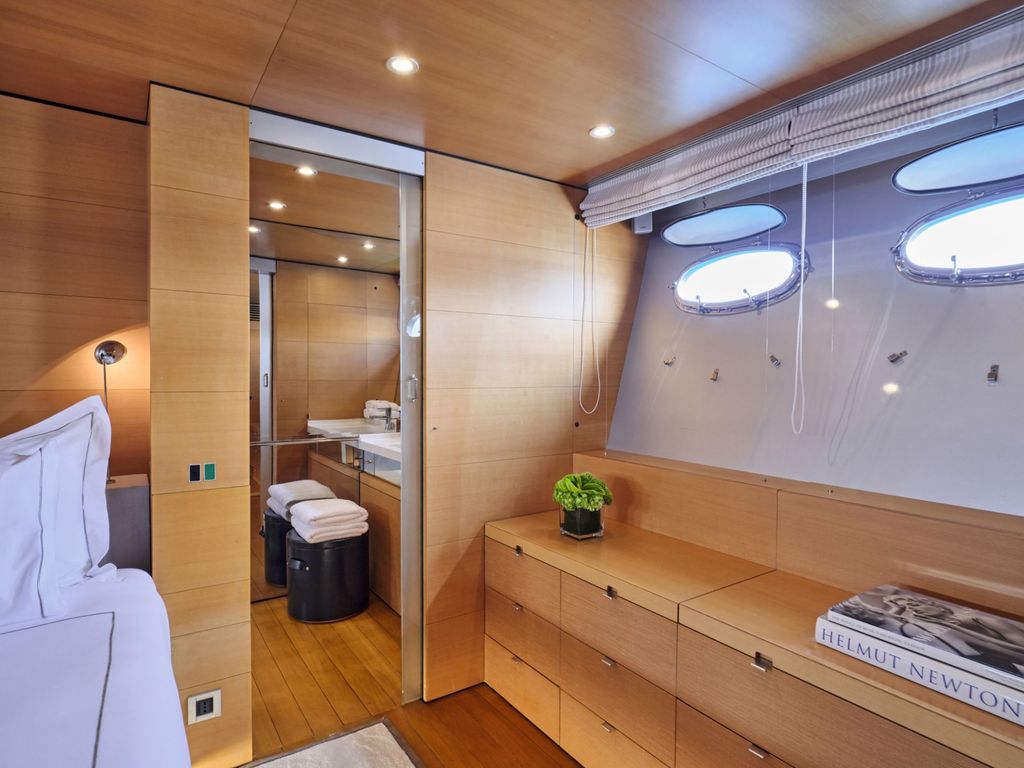 NOT GUILTY III - Boat Images