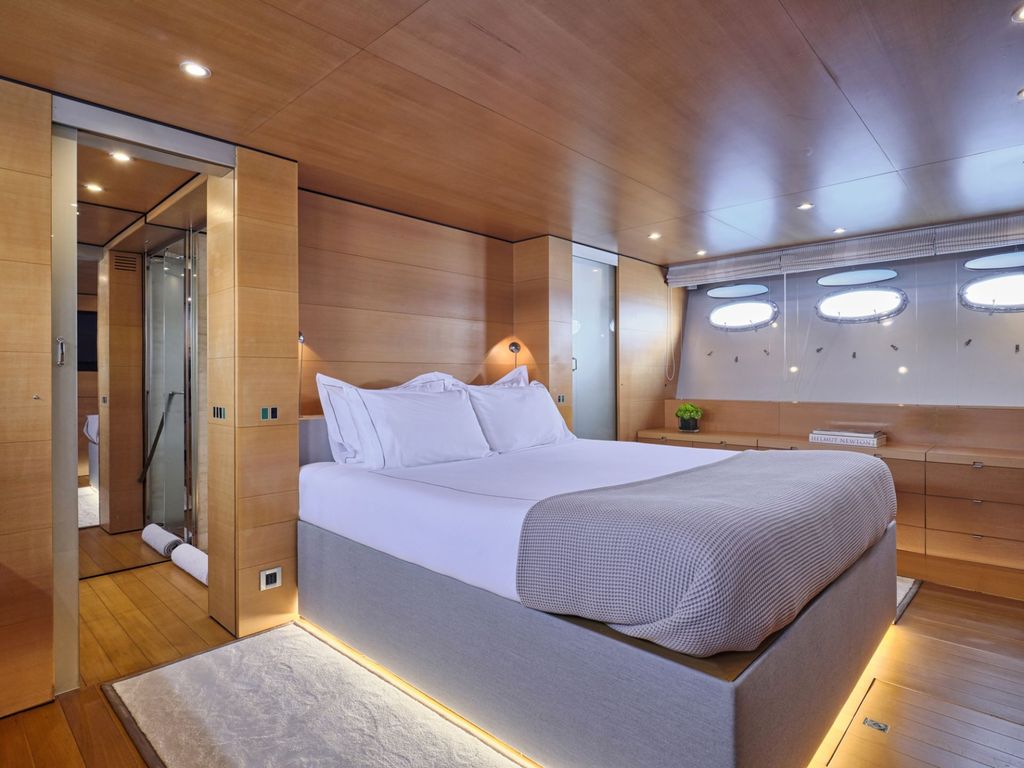 NOT GUILTY III - Boat Images