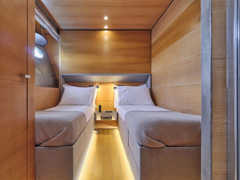 NOT GUILTY III - Boat Images