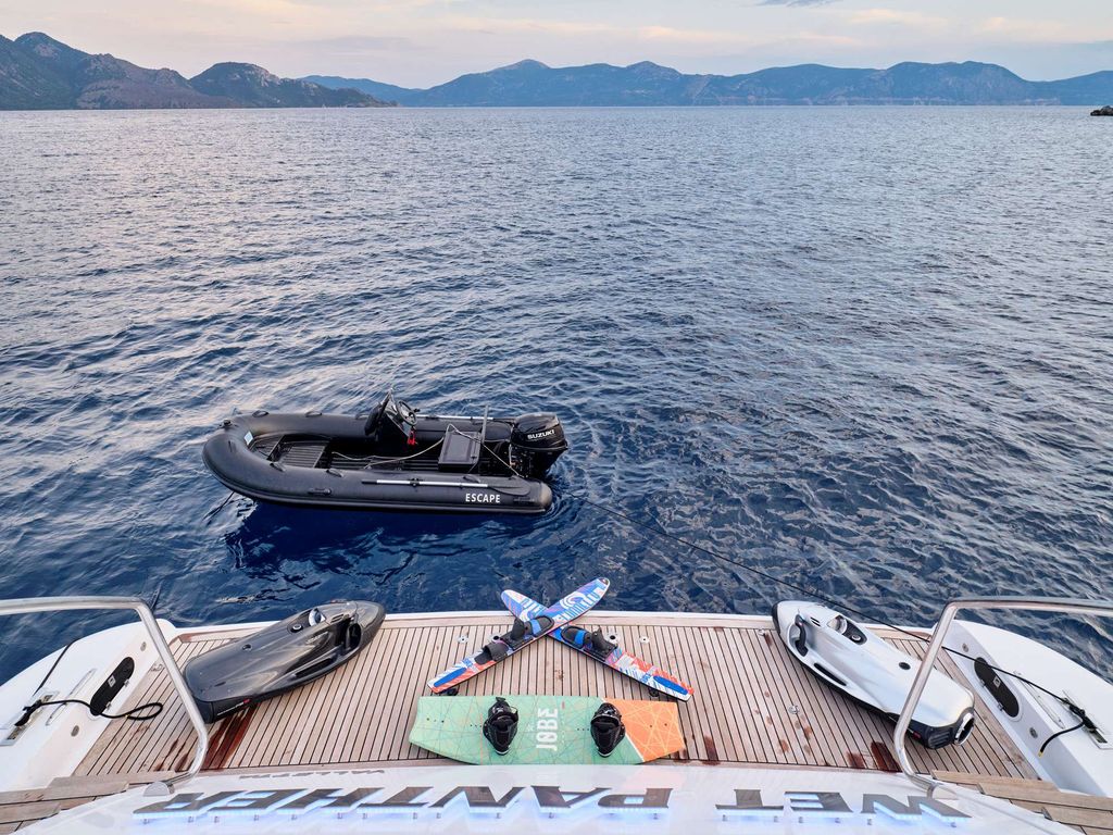 WET PANTHER - Boat Images