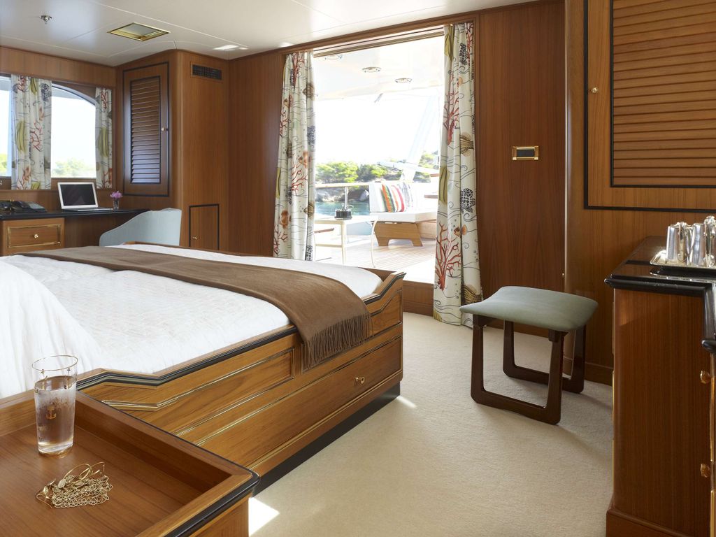 NORTHWIND II - Boat Images