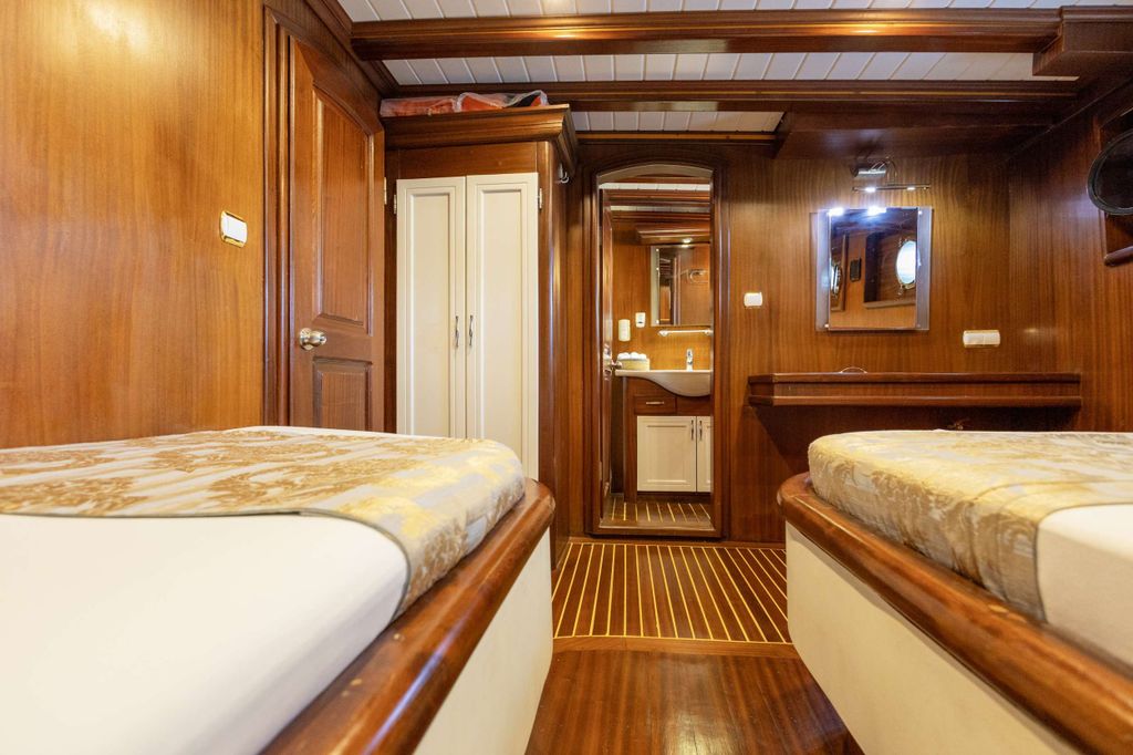 Oxyzen - Boat Images