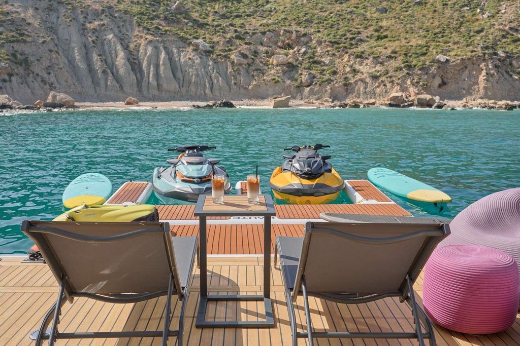 PURA VIDA - Boat Images