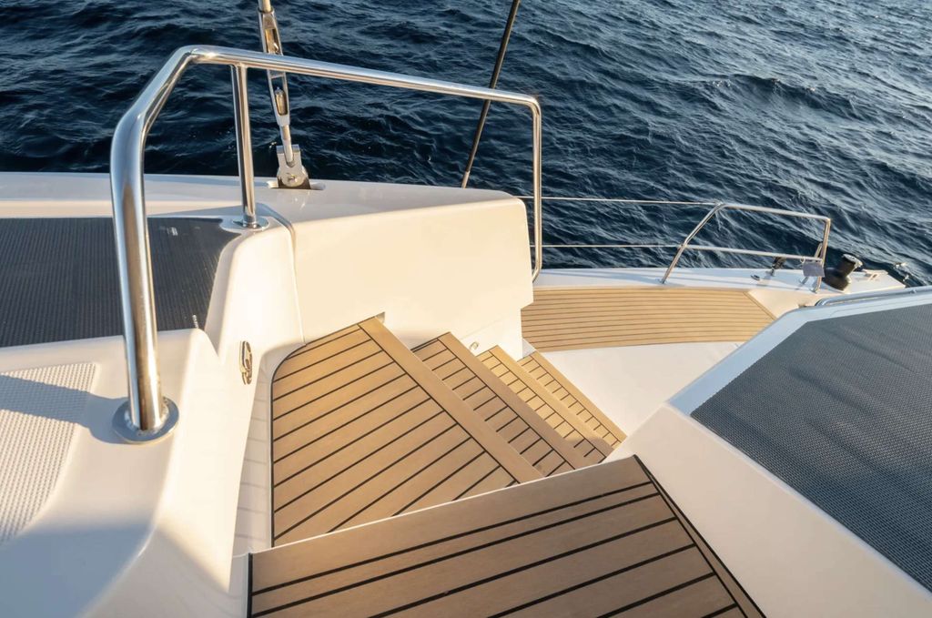 MILLENNIUM FALCON II - Boat Images