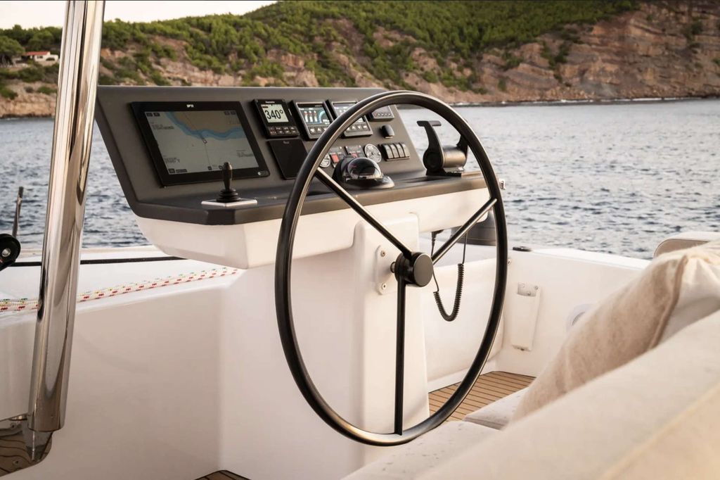 MILLENNIUM FALCON II - Boat Images