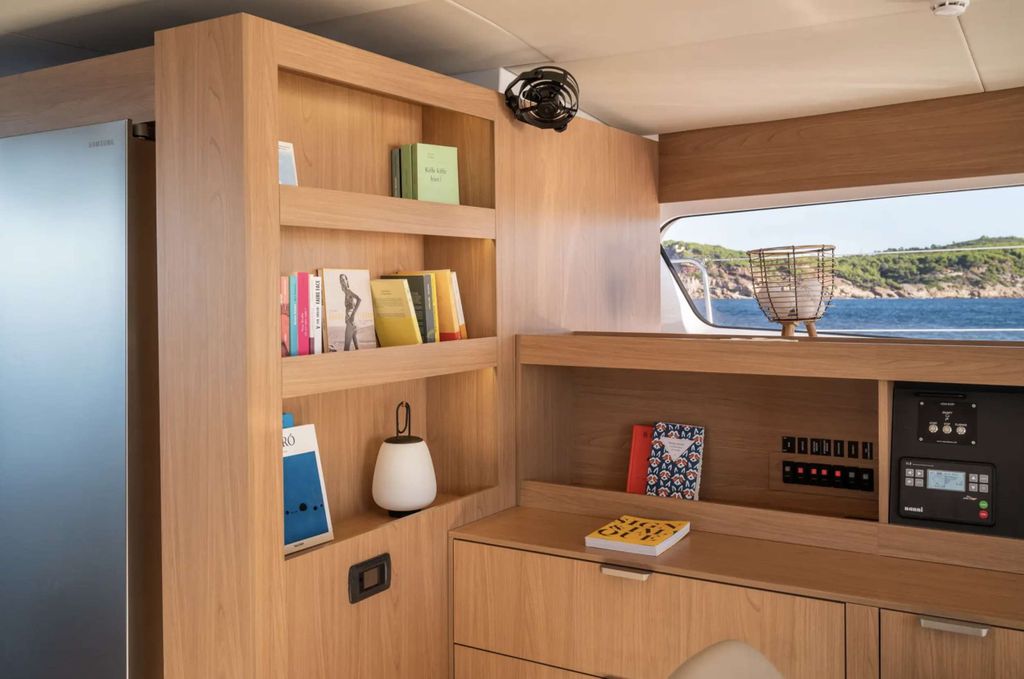 MILLENNIUM FALCON II - Boat Images