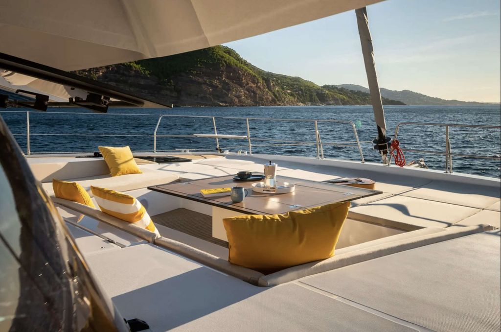 MILLENNIUM FALCON II - Boat Images