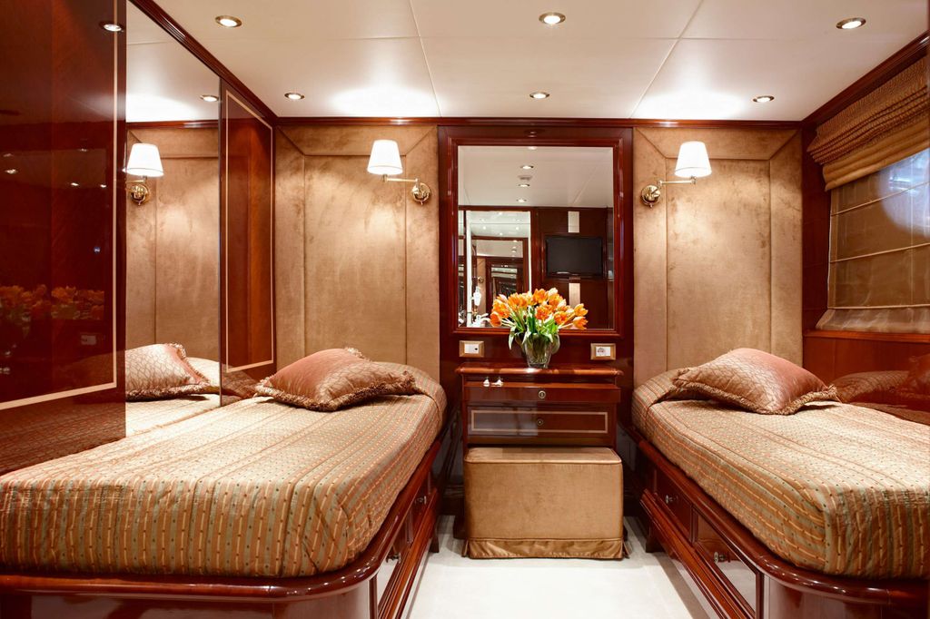 Slow Live - Boat Images