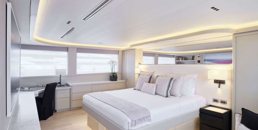 ENDLESS SUMMER - Boat Images