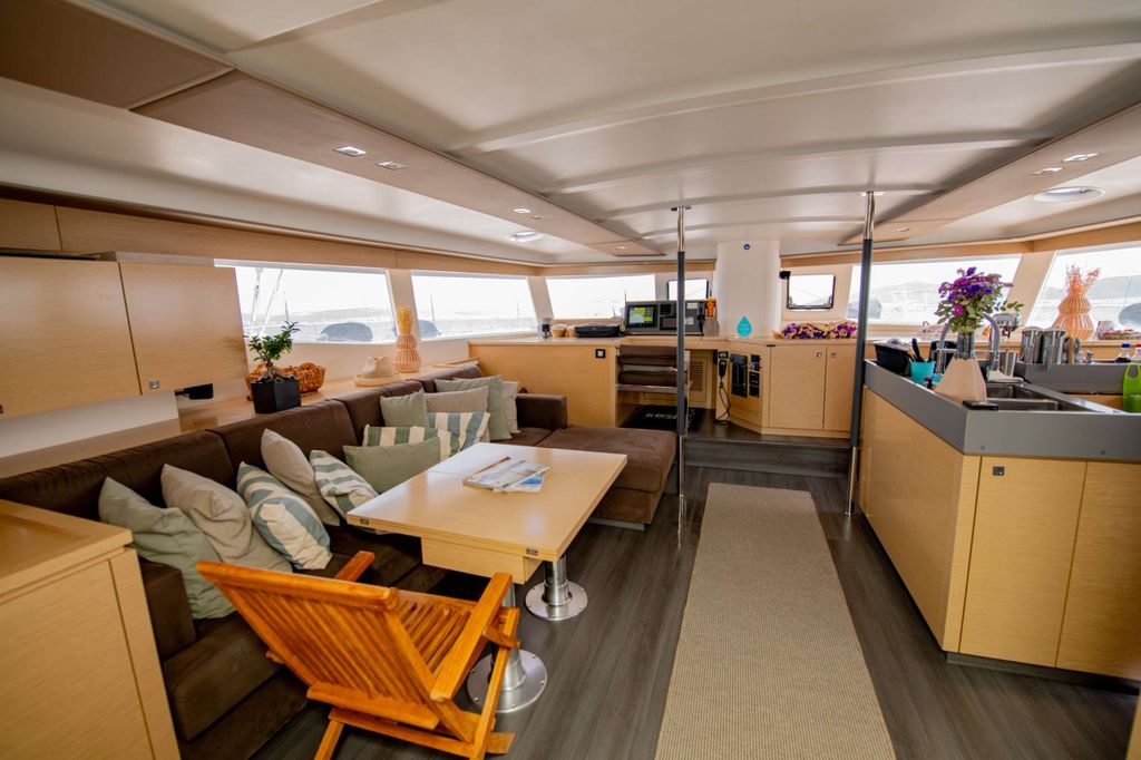 HIGHJINKS - Boat Images