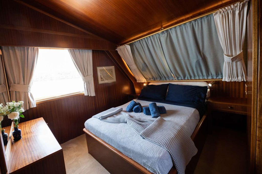 ELENA - Boat Images