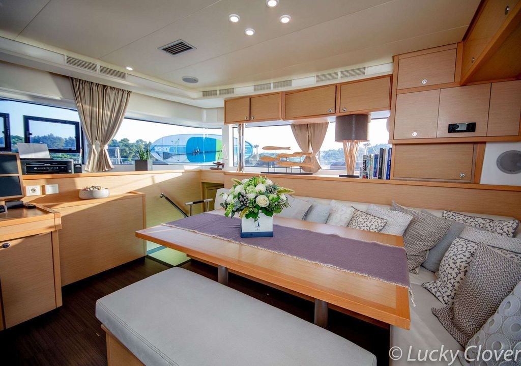 LUCKY CLOVER - Boat Images