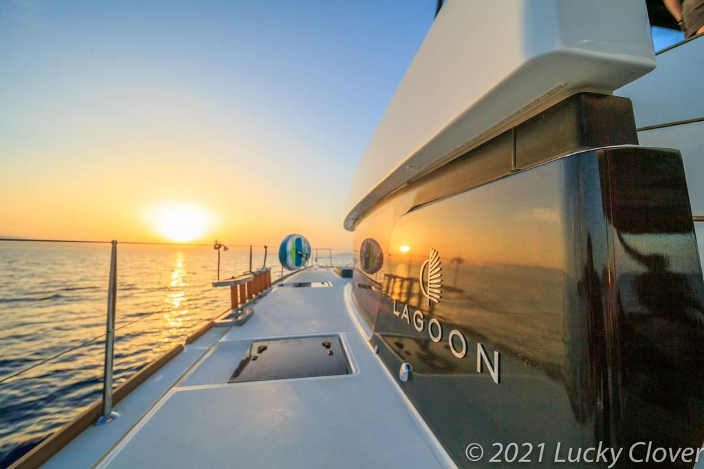 LUCKY CLOVER - Boat Images