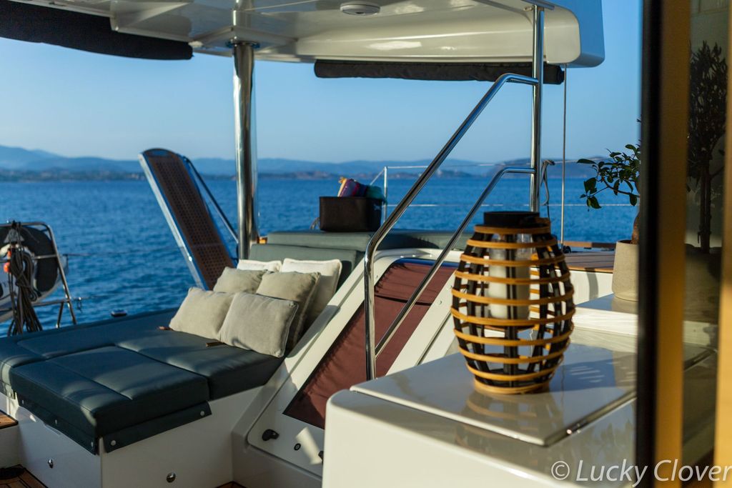 LUCKY CLOVER - Boat Images