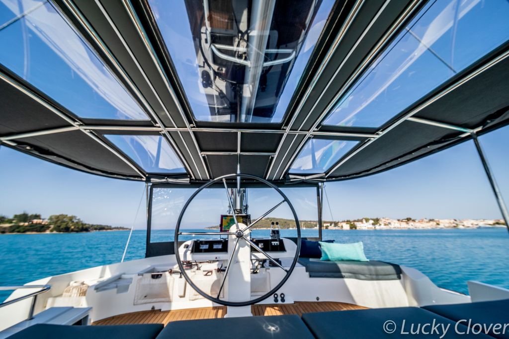 LUCKY CLOVER - Boat Images