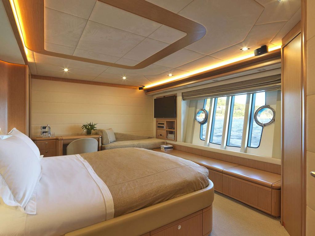 JULIE M - Boat Images