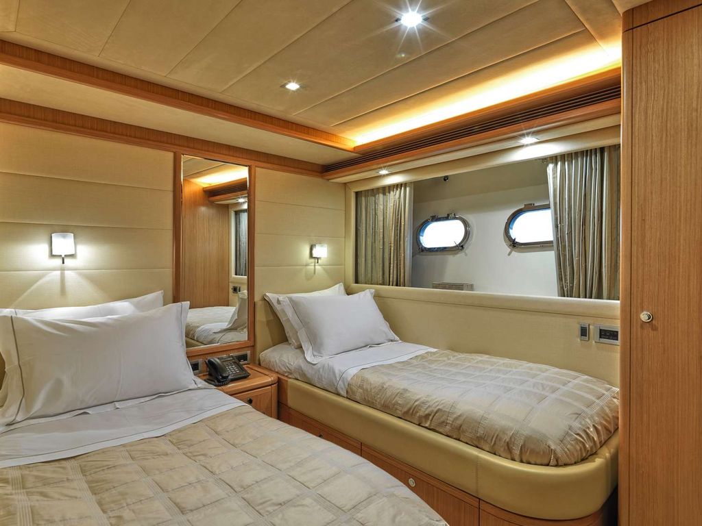 JULIE M - Boat Images