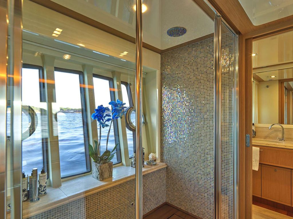 JULIE M - Boat Images