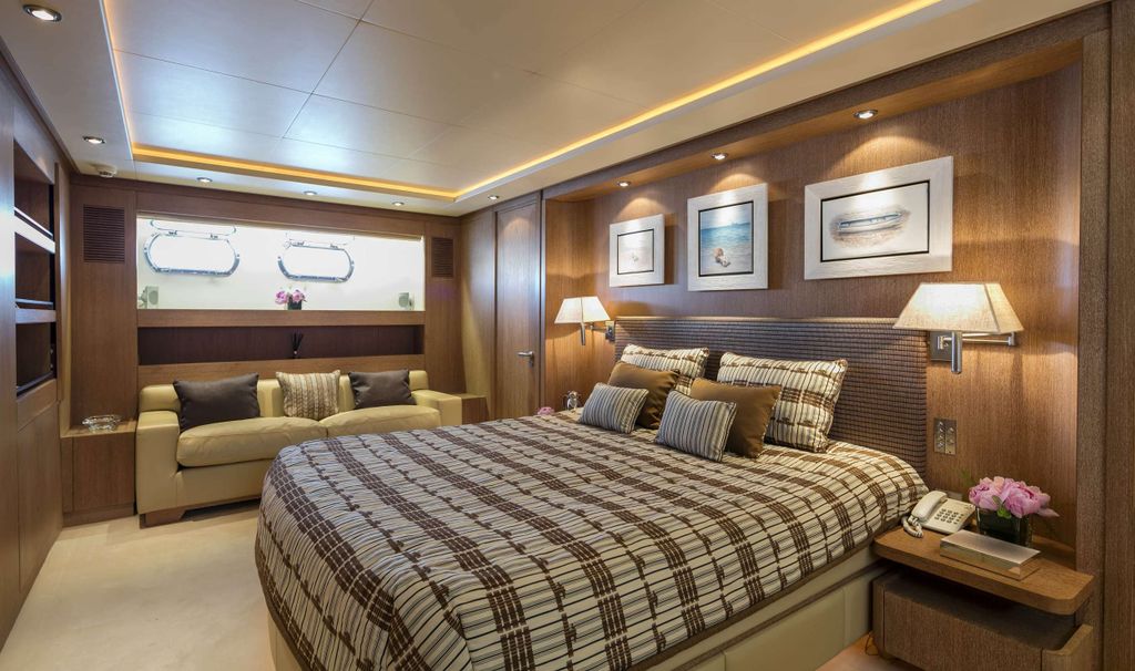 ALEXIA - Boat Images