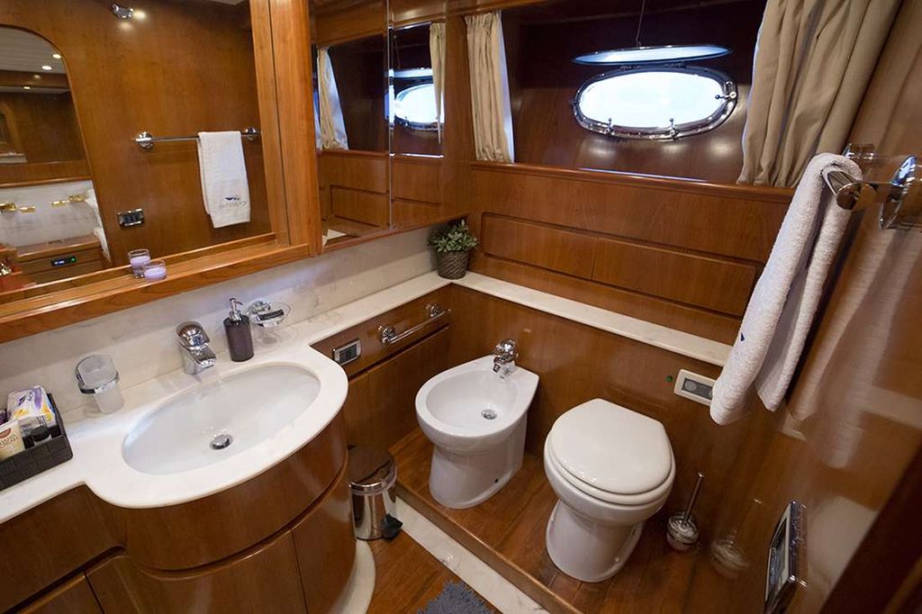AMORAKI - Boat Images