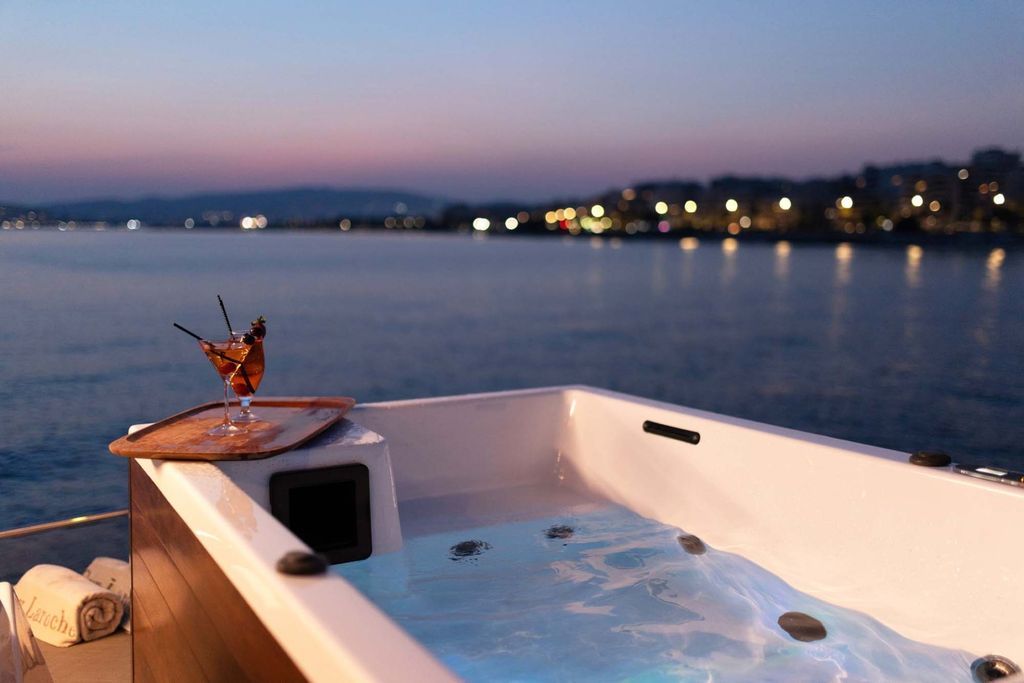 QUESTA e VITA - Boat Images
