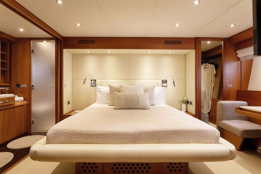QUESTA e VITA - Boat Images