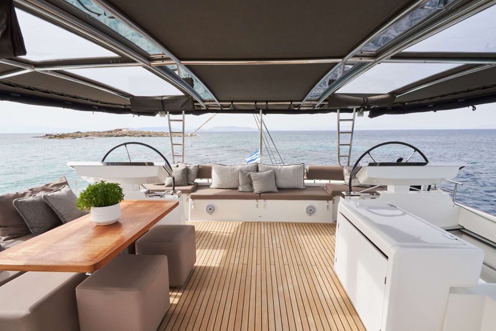 VALIUM62 - Boat Images