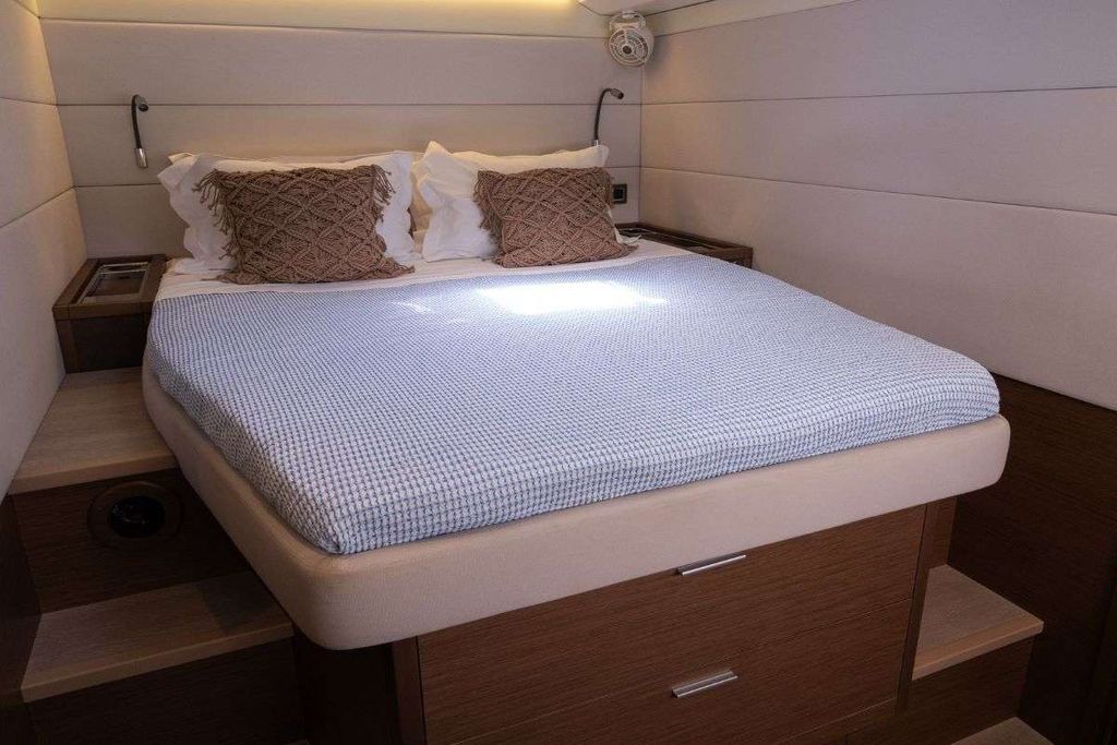 VALIUM62 - Boat Images