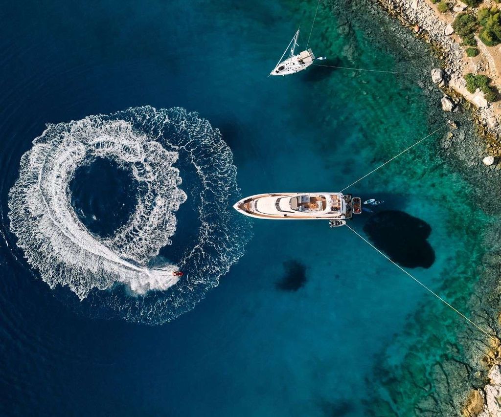 DIVINE - Boat Images