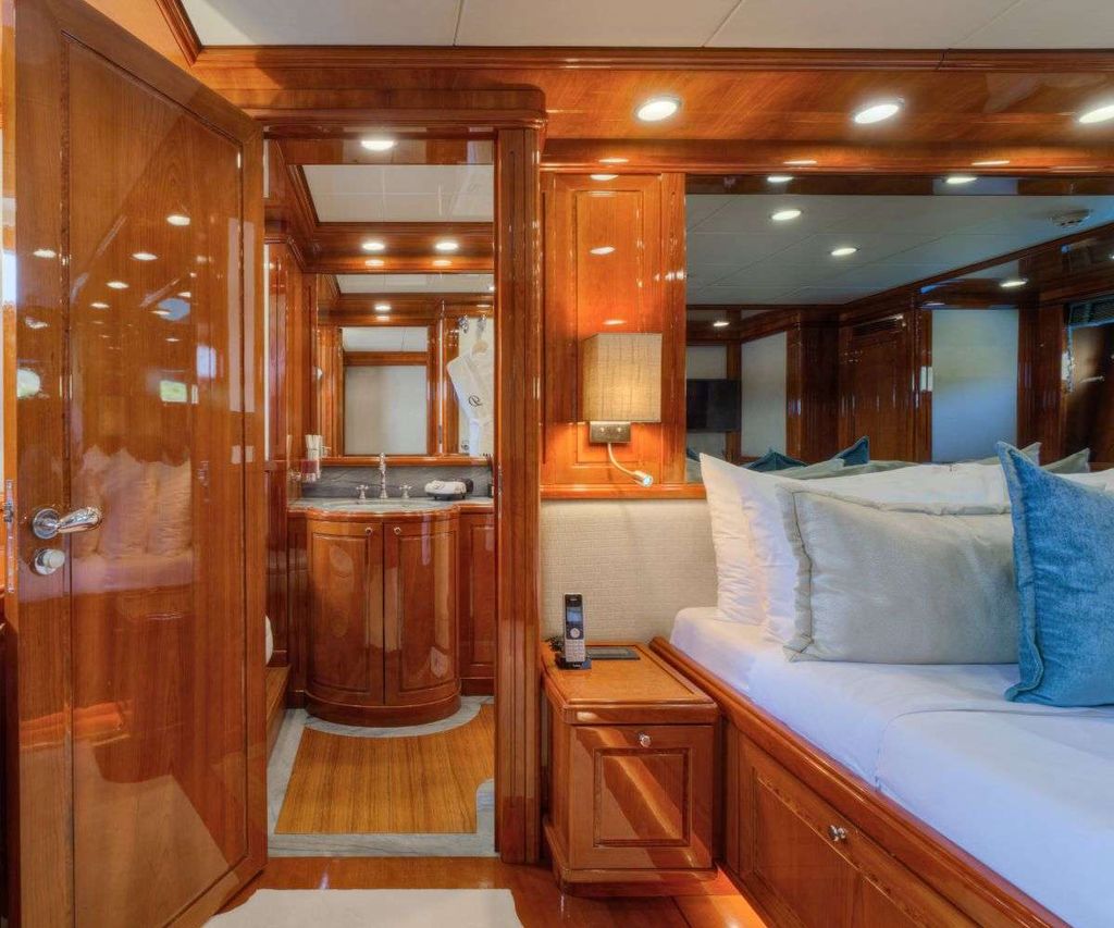 DIVINE - Boat Images